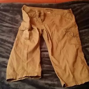 Khaki capris